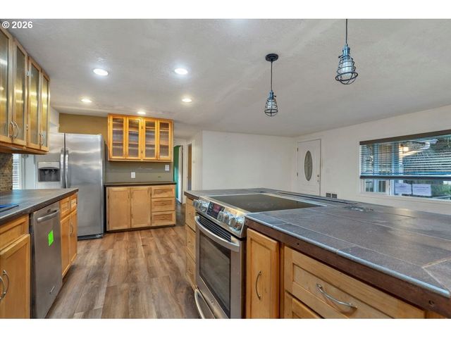 376 OLALLA Rd, Toledo, OR 97391