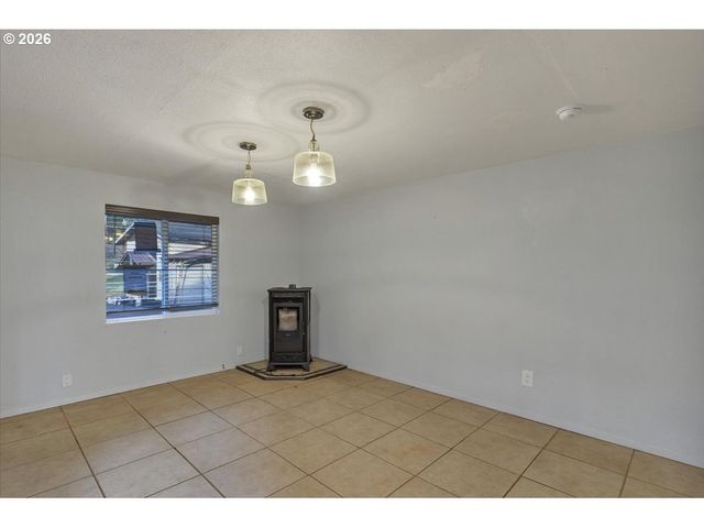 376 OLALLA Rd, Toledo, OR 97391