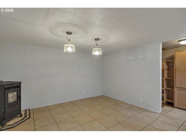 376 OLALLA Rd, Toledo, OR 97391