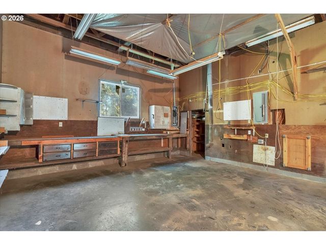 376 OLALLA Rd, Toledo, OR 97391