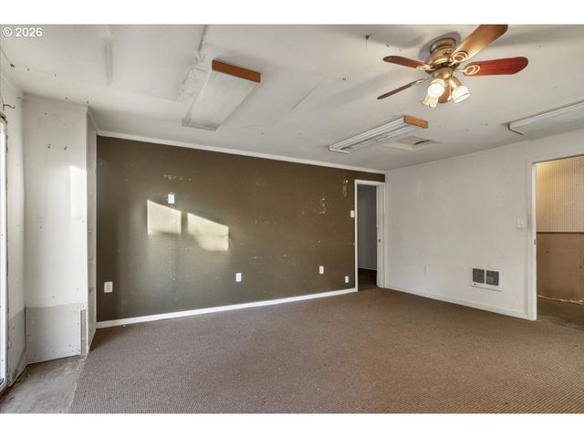 376 OLALLA Rd, Toledo, OR 97391