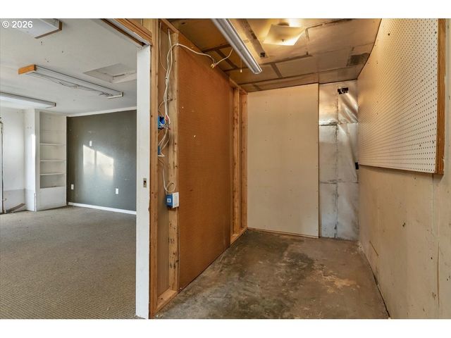 376 OLALLA Rd, Toledo, OR 97391