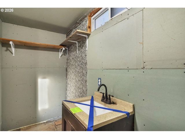 376 OLALLA Rd, Toledo, OR 97391