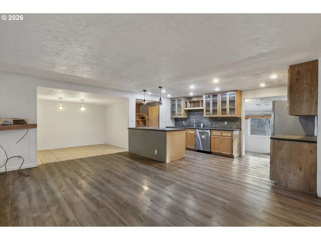 376 OLALLA Rd, Toledo, OR 97391