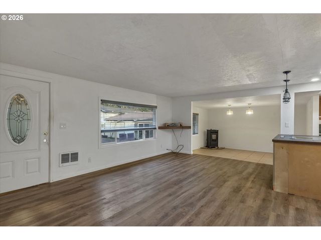 376 OLALLA Rd, Toledo, OR 97391