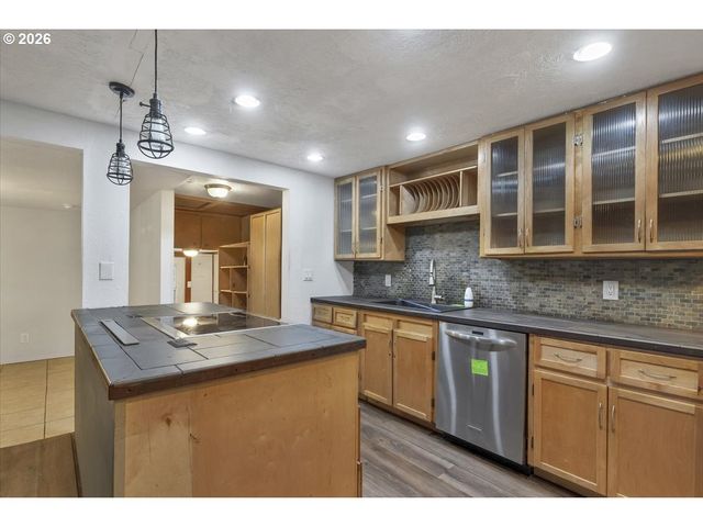 376 OLALLA Rd, Toledo, OR 97391