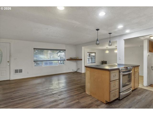 376 OLALLA Rd, Toledo, OR 97391