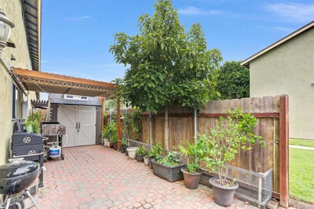 818 Hollister Street B, San Diego, CA 92154