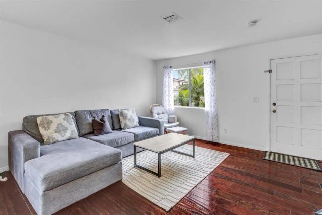 818 Hollister Street B, San Diego, CA 92154