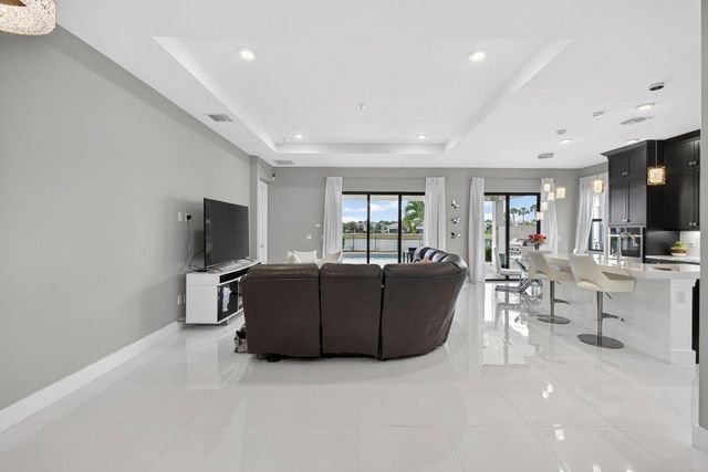 15798 Cresswind Place, Loxahatchee, FL 33470