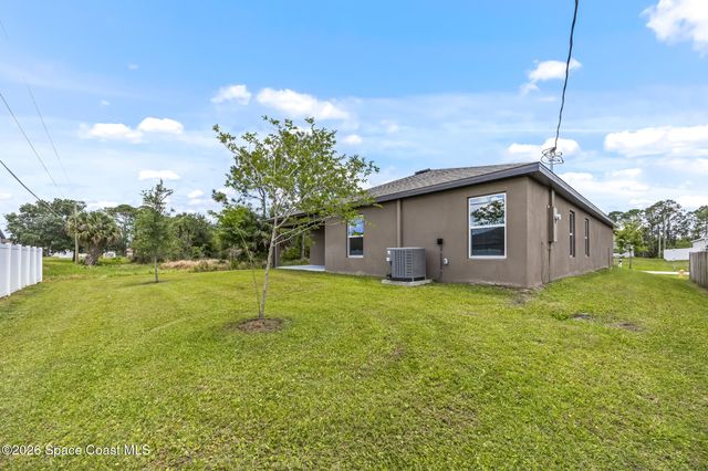 543 Lafayette Street SW, Palm Bay, FL 32908