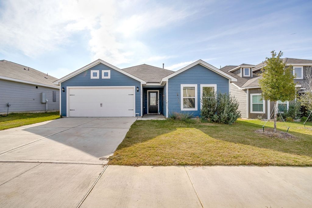 10813 Copper Hills Lane, Fort Worth, TX 76108