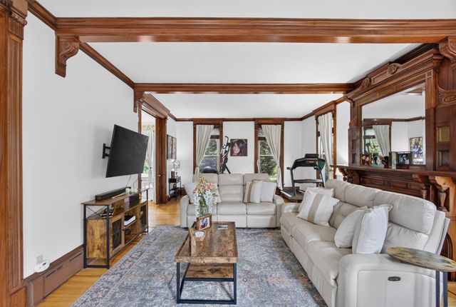 141 Chestnut St, Gardner, MA 01440