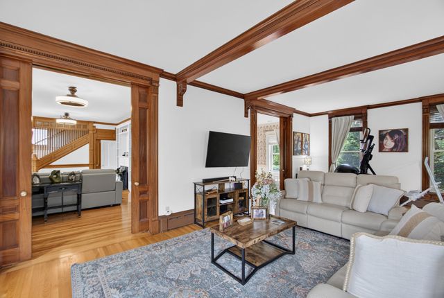 141 Chestnut St, Gardner, MA 01440