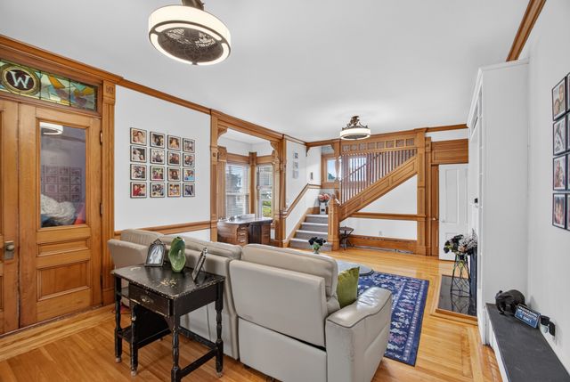 141 Chestnut St, Gardner, MA 01440