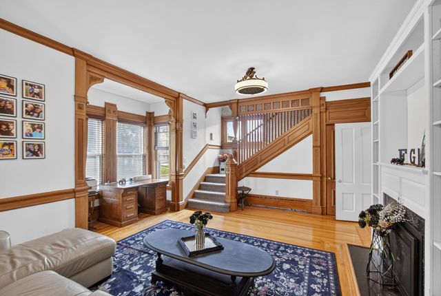 141 Chestnut St, Gardner, MA 01440