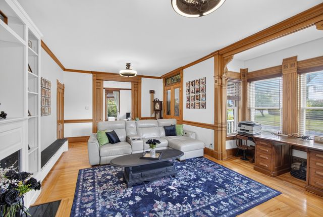141 Chestnut St, Gardner, MA 01440