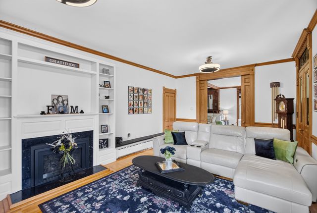 141 Chestnut St, Gardner, MA 01440