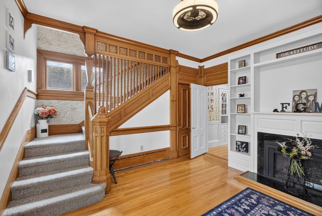 141 Chestnut St, Gardner, MA 01440