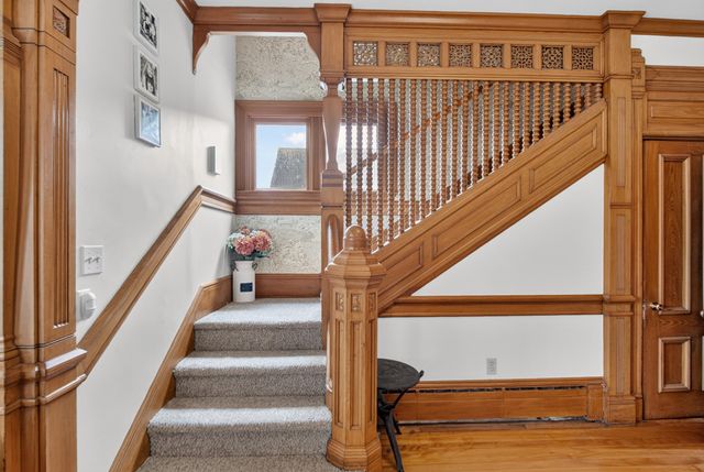 141 Chestnut St, Gardner, MA 01440