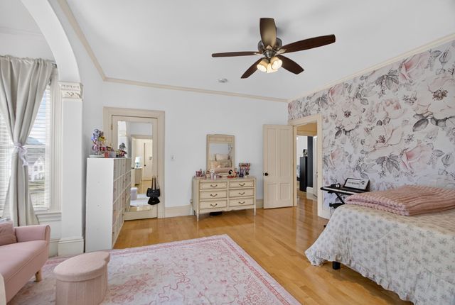 141 Chestnut St, Gardner, MA 01440