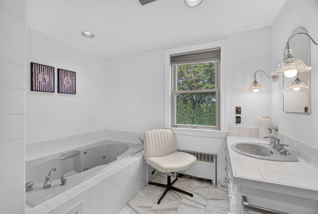 141 Chestnut St, Gardner, MA 01440