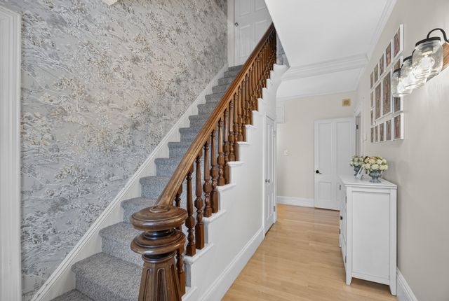 141 Chestnut St, Gardner, MA 01440