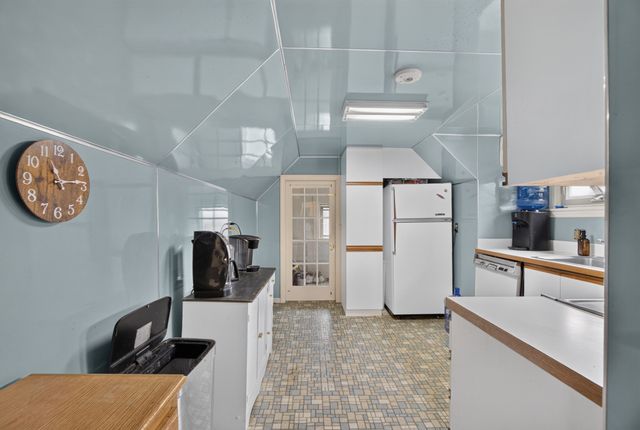 141 Chestnut St, Gardner, MA 01440
