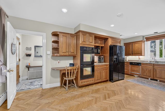 141 Chestnut St, Gardner, MA 01440