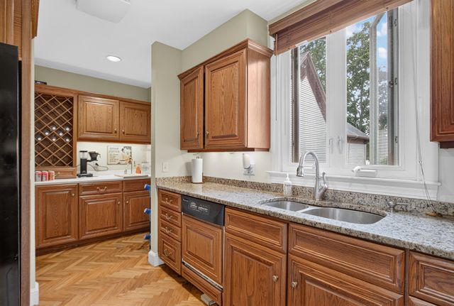 141 Chestnut St, Gardner, MA 01440