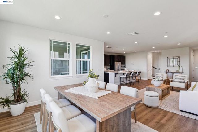 258 Benmore Dr, Hayward, CA 94542