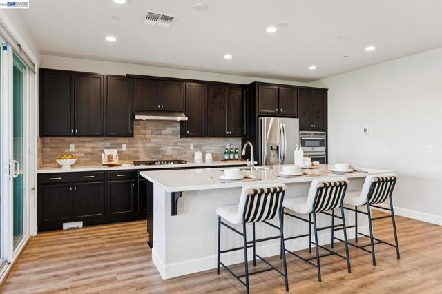 258 Benmore Dr, Hayward, CA 94542