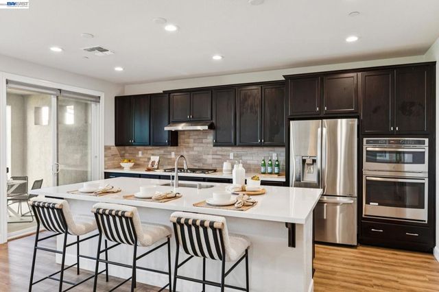 258 Benmore Dr, Hayward, CA 94542