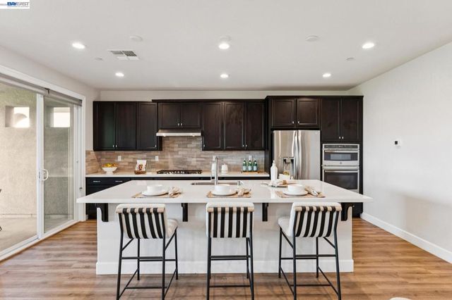258 Benmore Dr, Hayward, CA 94542