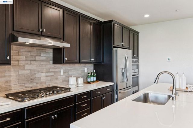 258 Benmore Dr, Hayward, CA 94542
