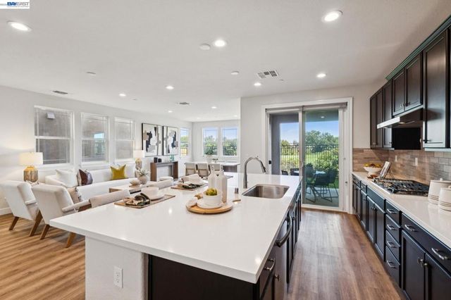 258 Benmore Dr, Hayward, CA 94542