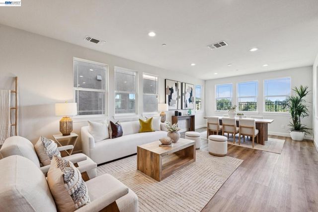 258 Benmore Dr, Hayward, CA 94542
