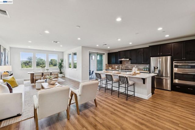 258 Benmore Dr, Hayward, CA 94542
