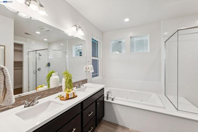 258 Benmore Dr, Hayward, CA 94542