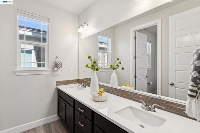 258 Benmore Dr, Hayward, CA 94542