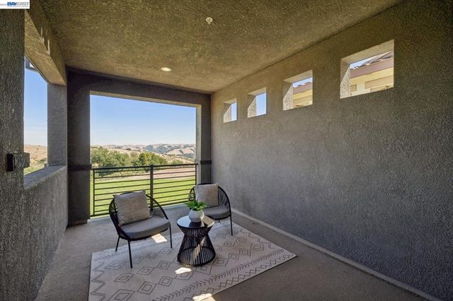 258 Benmore Dr, Hayward, CA 94542
