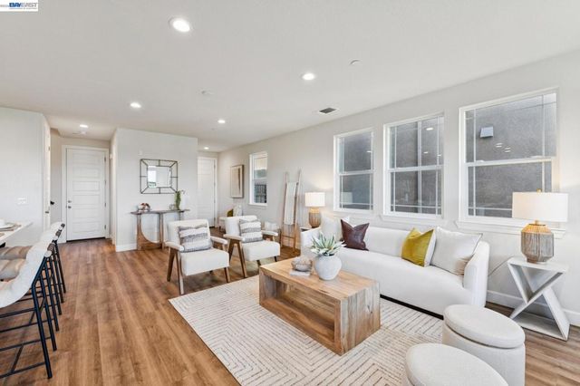 258 Benmore Dr, Hayward, CA 94542