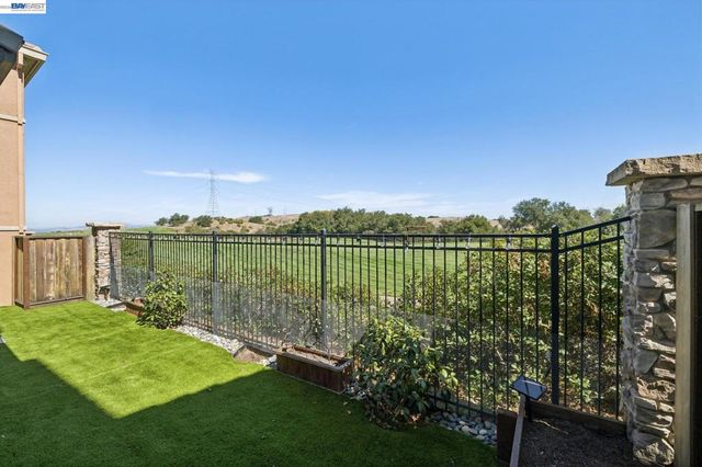 258 Benmore Dr, Hayward, CA 94542