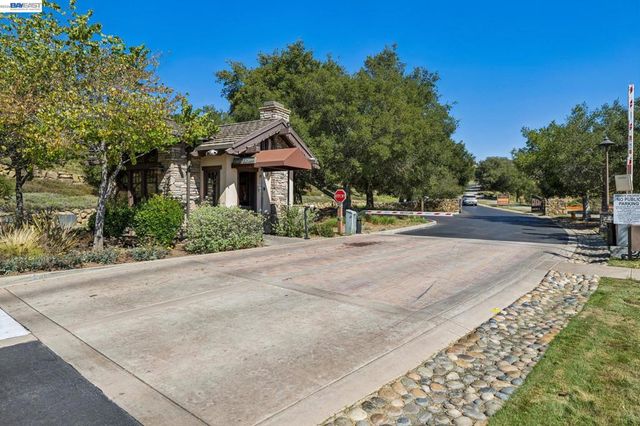 258 Benmore Dr, Hayward, CA 94542