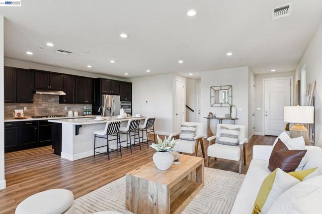 258 Benmore Dr, Hayward, CA 94542