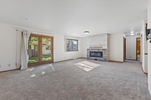 5736 Cambridge CIRCLE, Racine, WI 53406