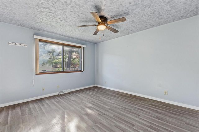 5736 Cambridge CIRCLE, Racine, WI 53406