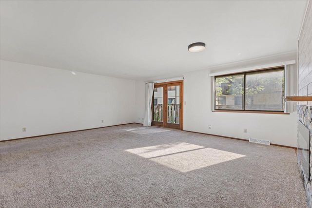 5736 Cambridge CIRCLE, Racine, WI 53406