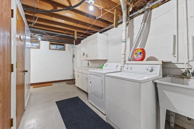 5736 Cambridge CIRCLE, Racine, WI 53406