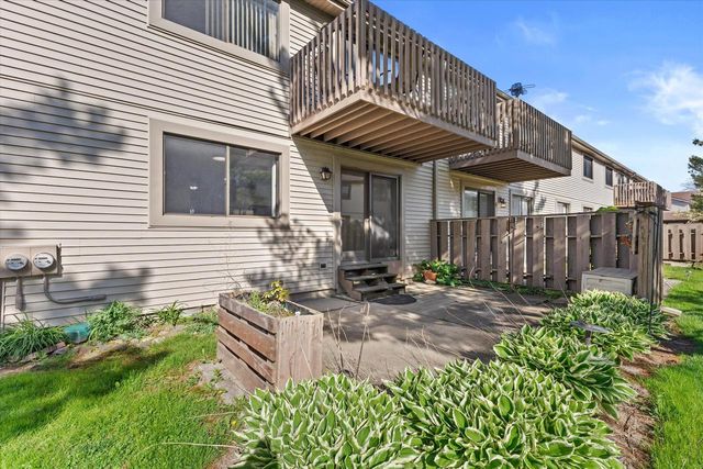 5736 Cambridge CIRCLE, Racine, WI 53406